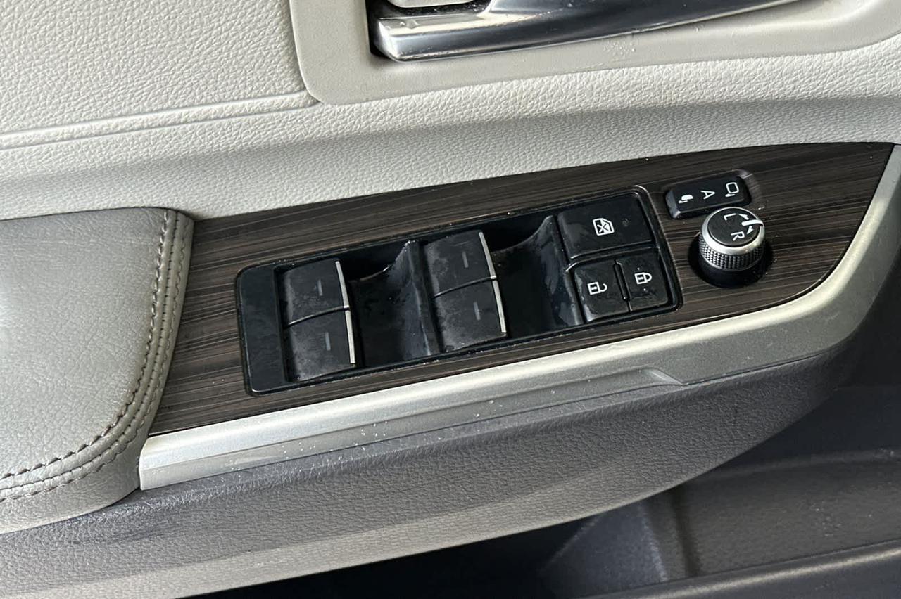 2022 Toyota Sienna Limited Roseville CA