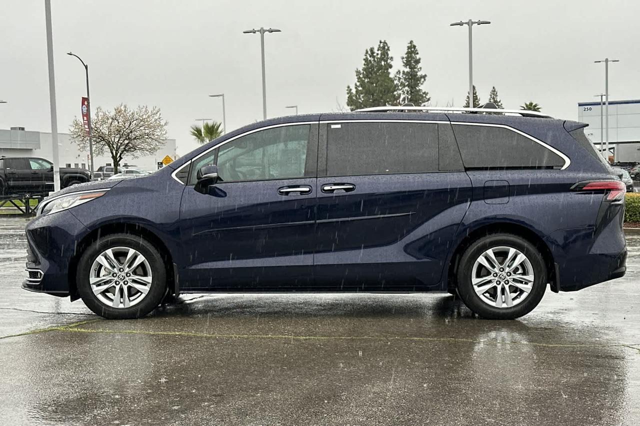 2022 Toyota Sienna Limited Roseville CA