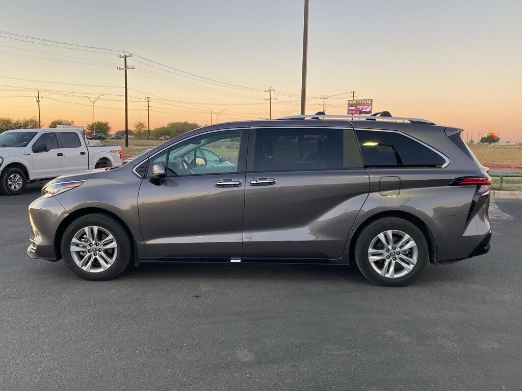 2022 Toyota Sienna Limited San Antonio TX