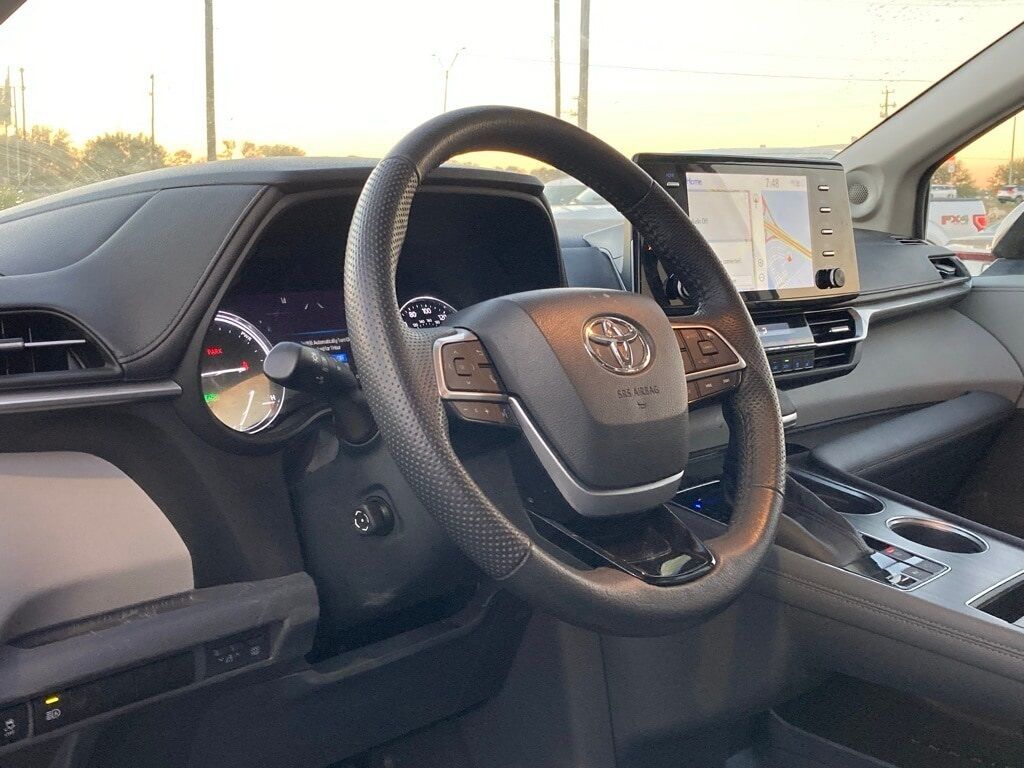 2022 Toyota Sienna Limited San Antonio TX