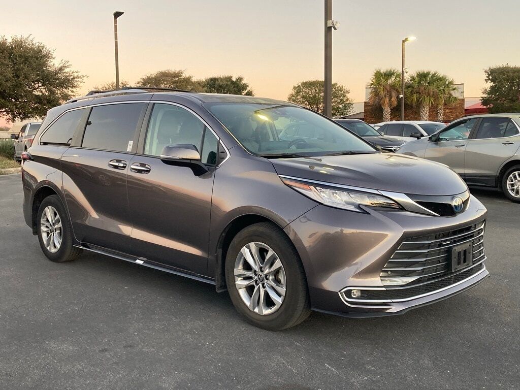 2022 Toyota Sienna Limited