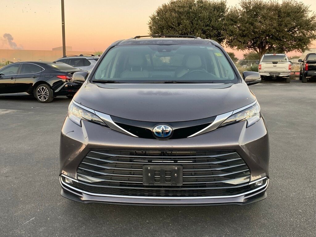 2022 Toyota Sienna Limited