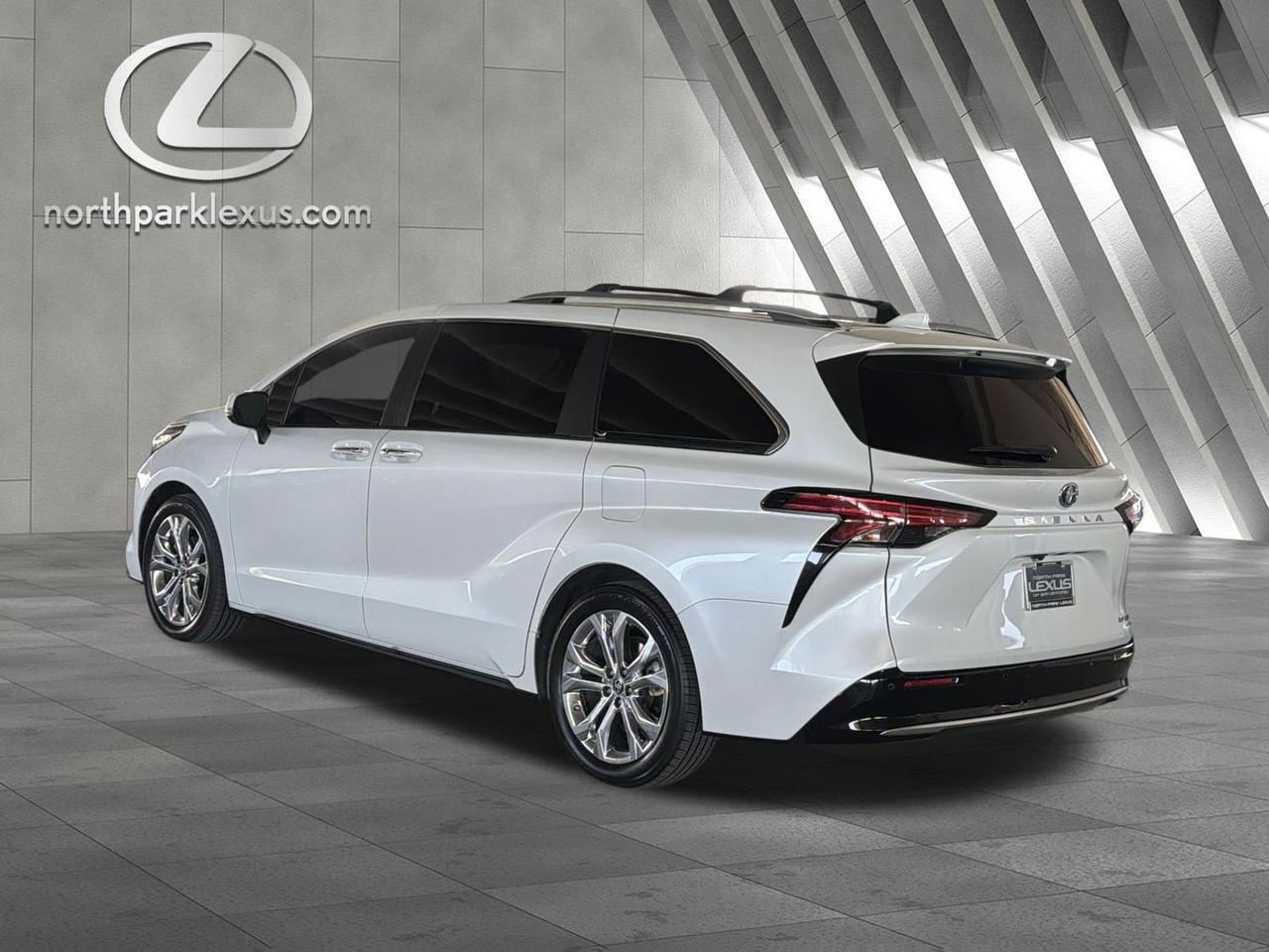 2022 Toyota Sienna Platinum