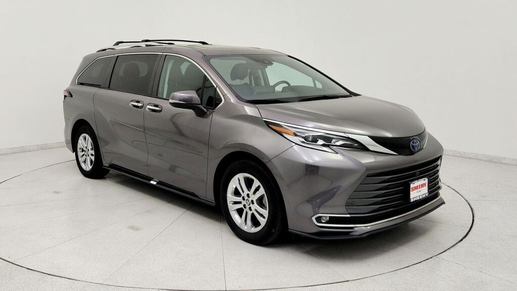 2022 Toyota Sienna Platinum