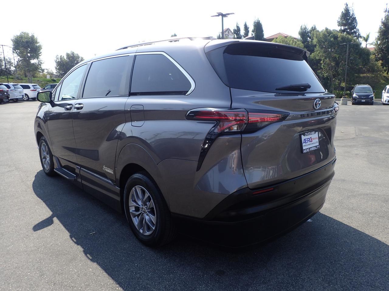 2022 Toyota Sienna XLE Anaheim CA