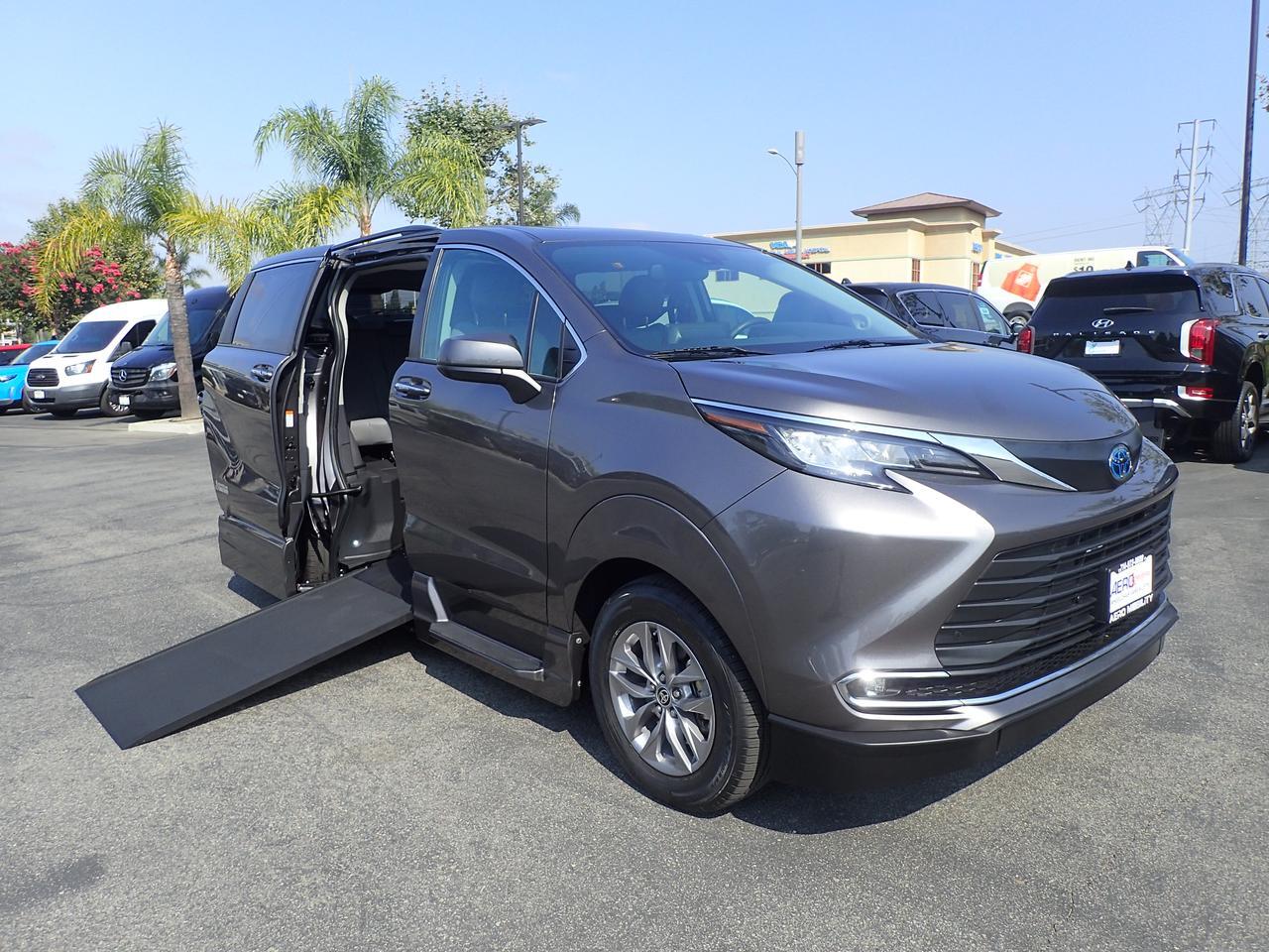 2022 Toyota Sienna XLE