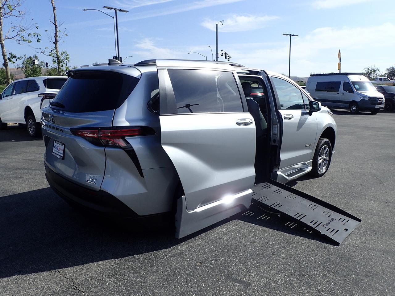 2022 Toyota Sienna XLE Anaheim CA