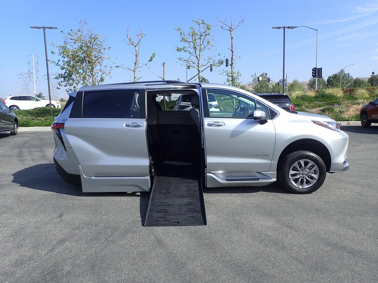 2022 Toyota Sienna XLE Anaheim CA
