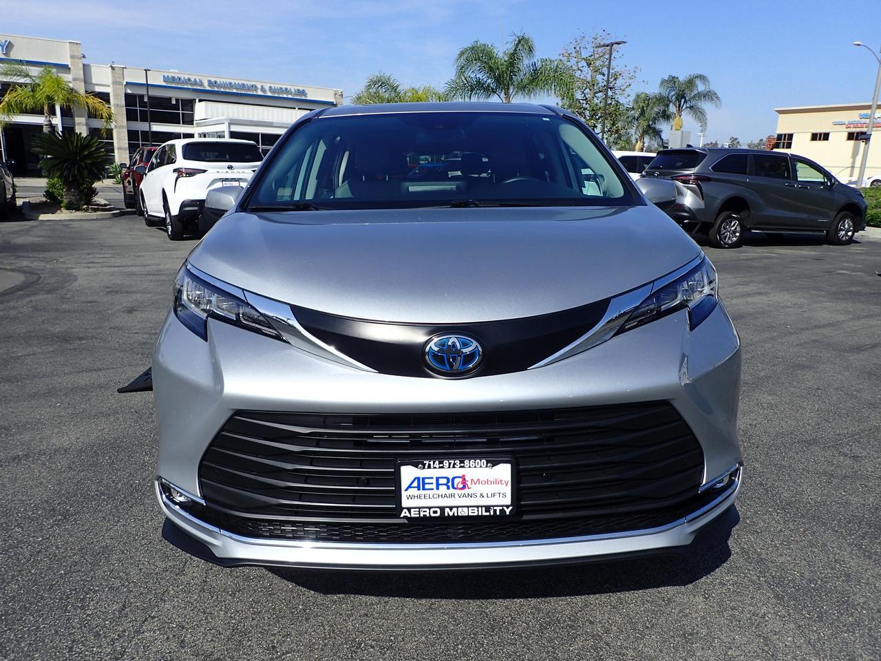 2022 Toyota Sienna XLE