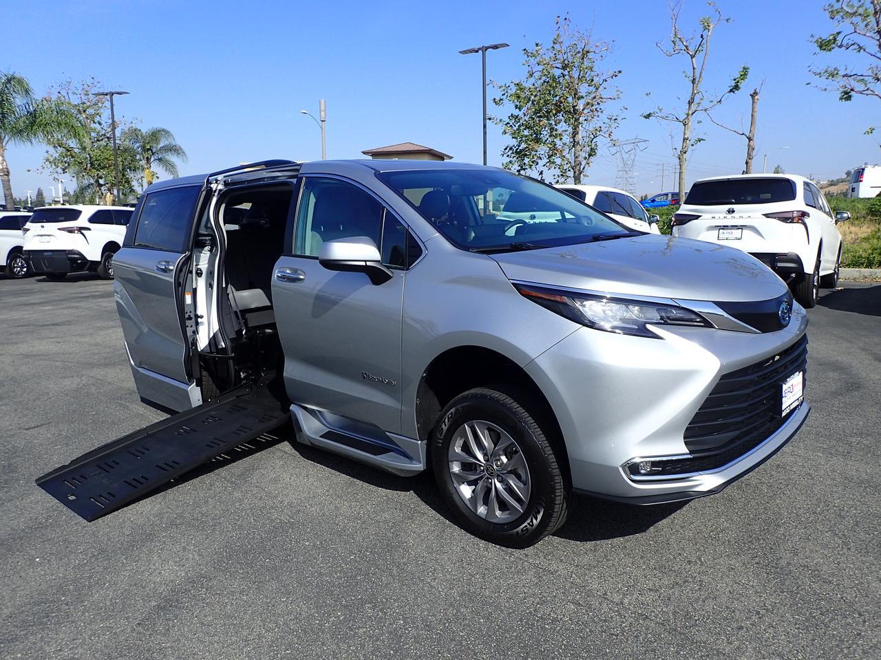 2022 Toyota Sienna XLE