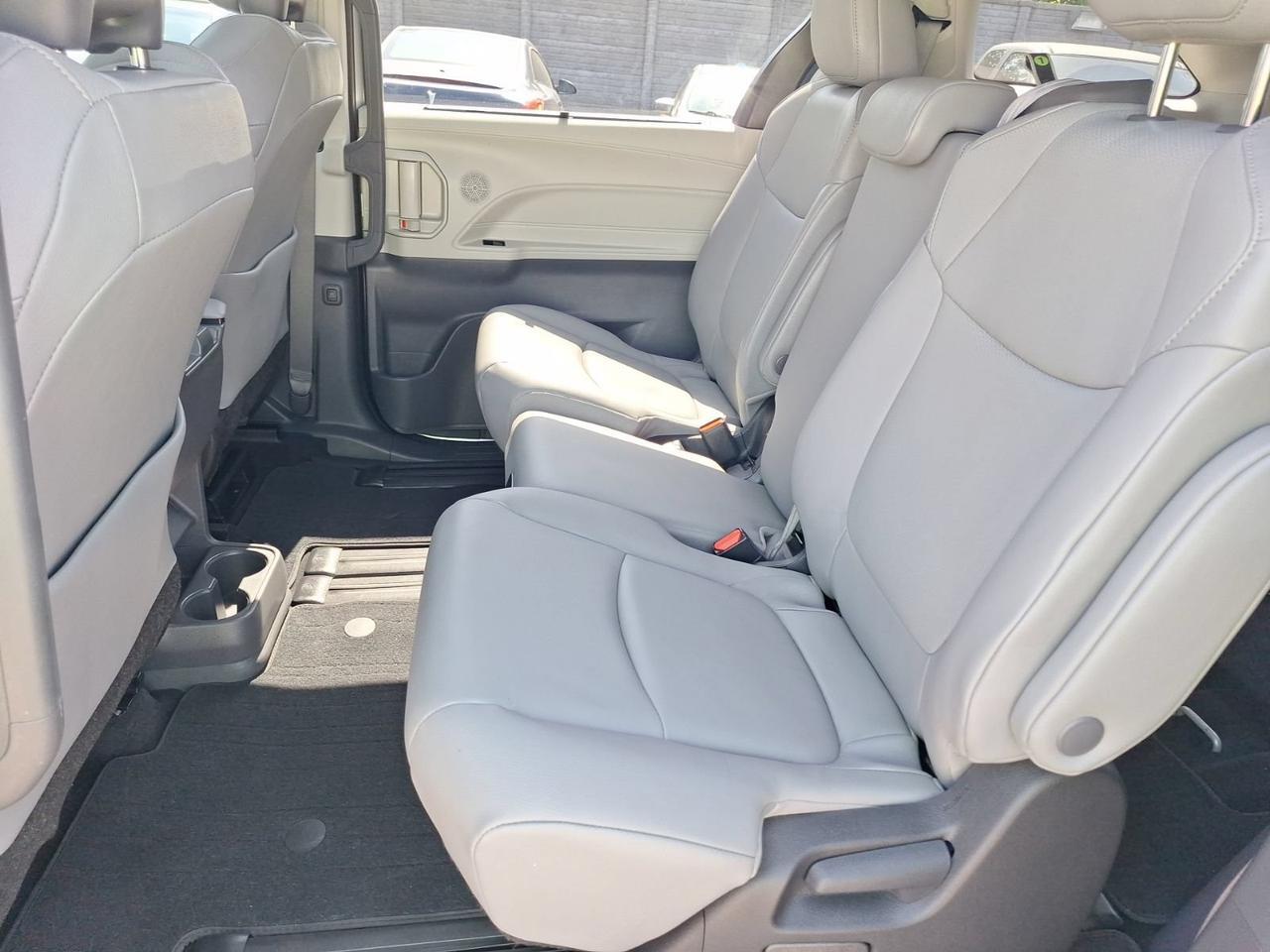 2022 Toyota Sienna XLE Hurst TX