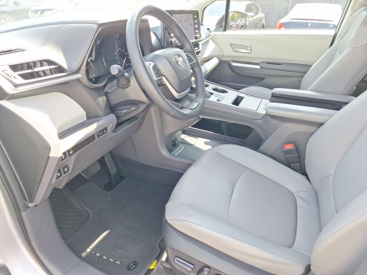 2022 Toyota Sienna XLE Hurst TX