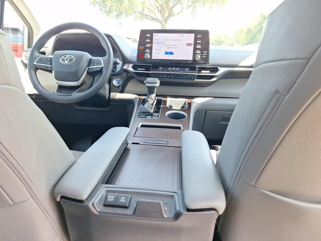 2022 Toyota Sienna XLE Hurst TX