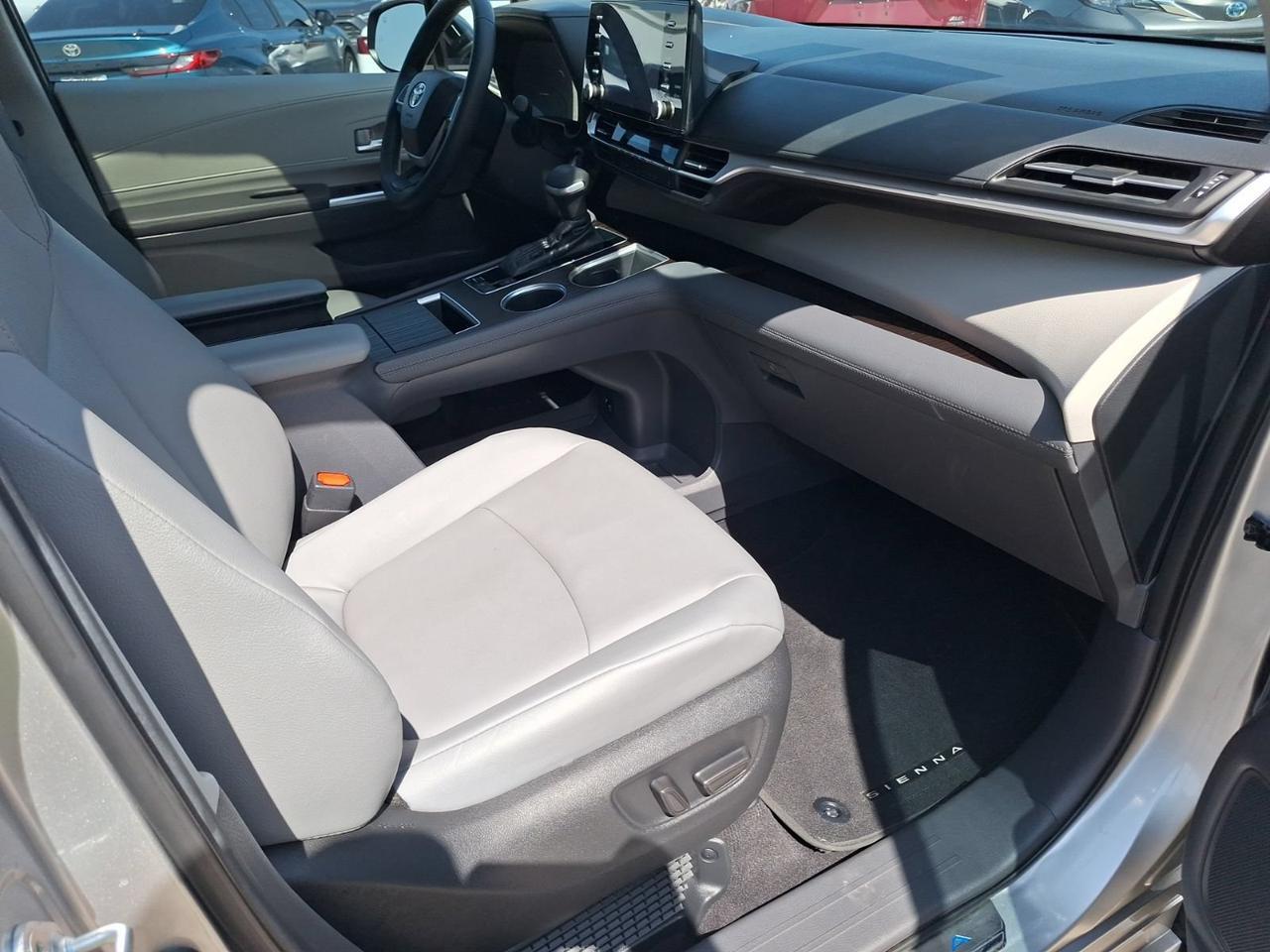 2022 Toyota Sienna XLE Hurst TX