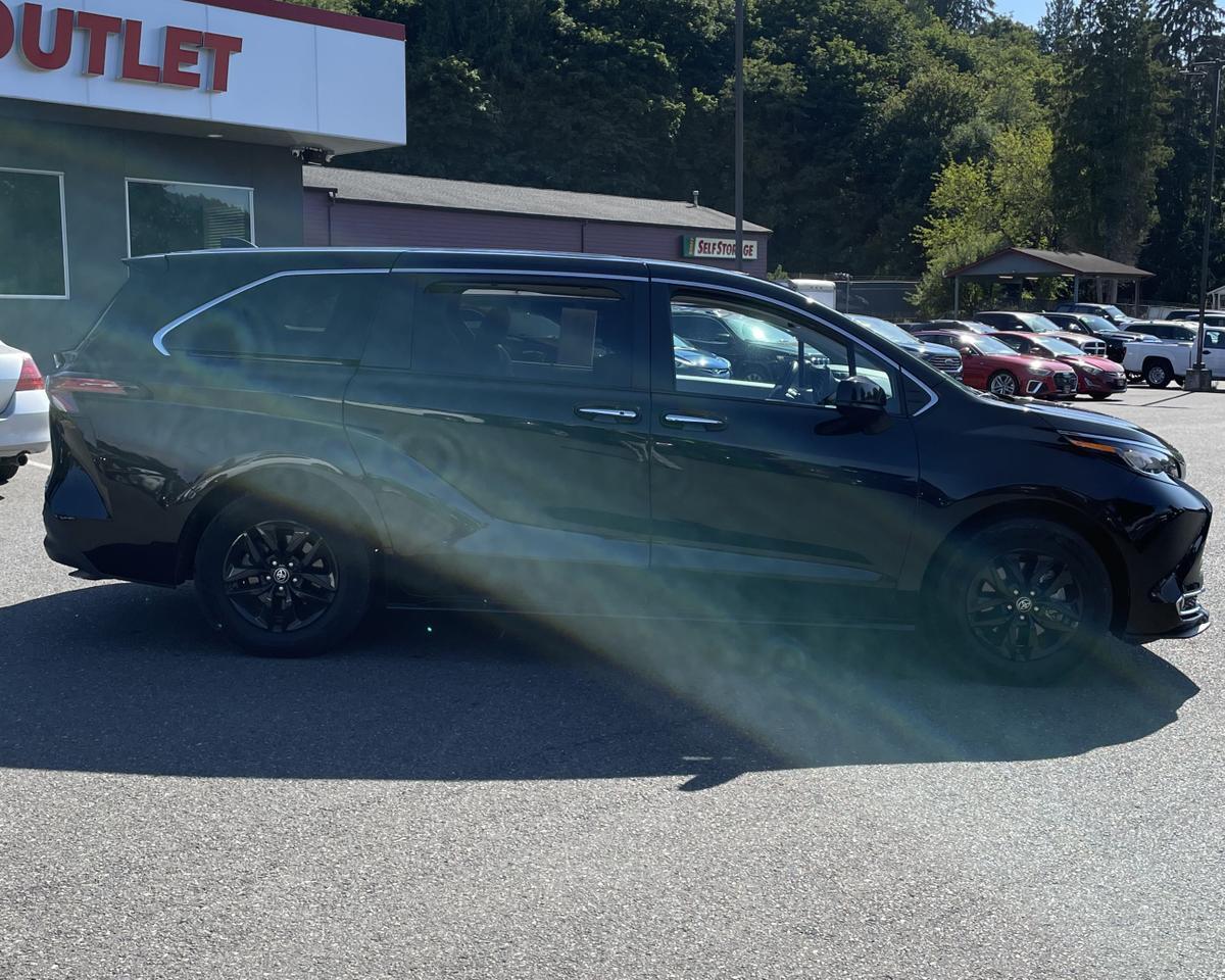 2022 Toyota Sienna XLE Minivan 4D Port Orchard WA