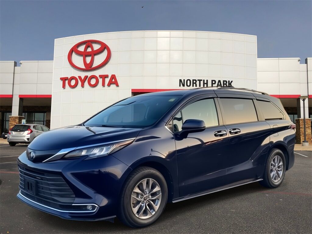 2022 Toyota Sienna XLE
