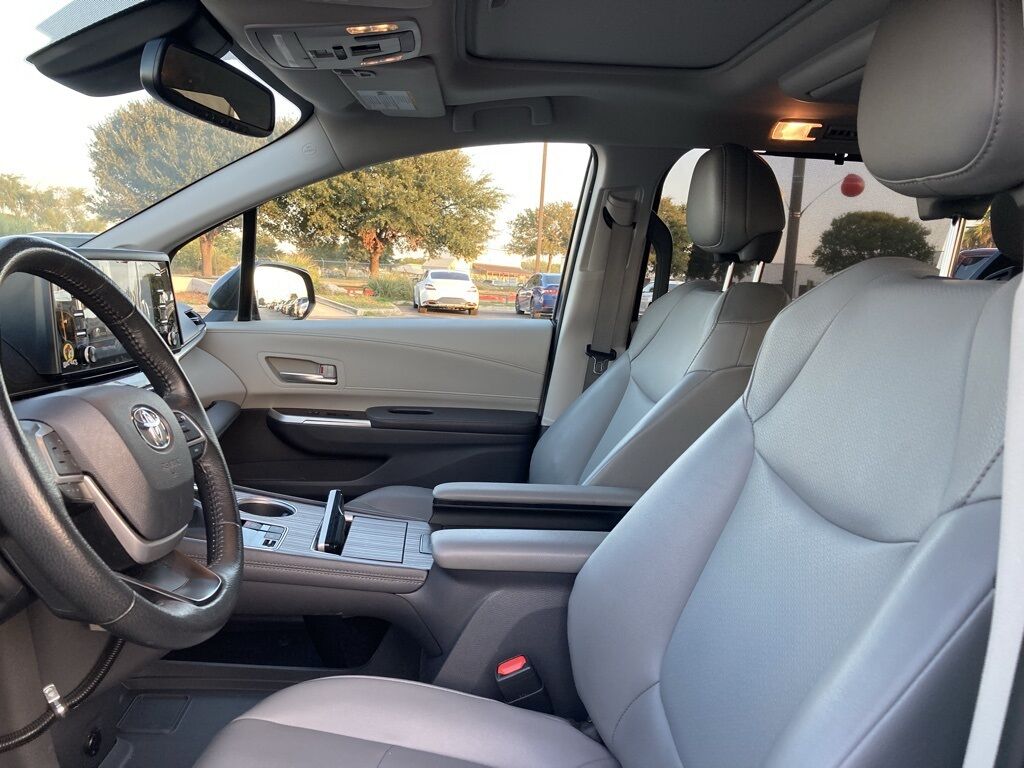 2022 Toyota Sienna XLE San Antonio TX