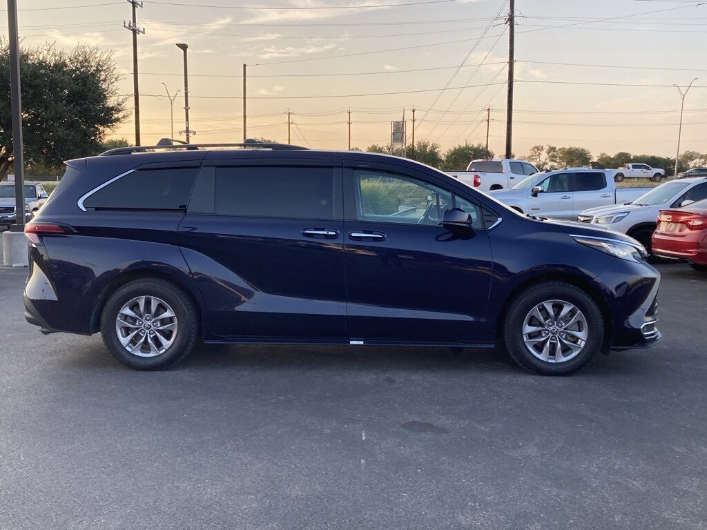 2022 Toyota Sienna XLE San Antonio TX