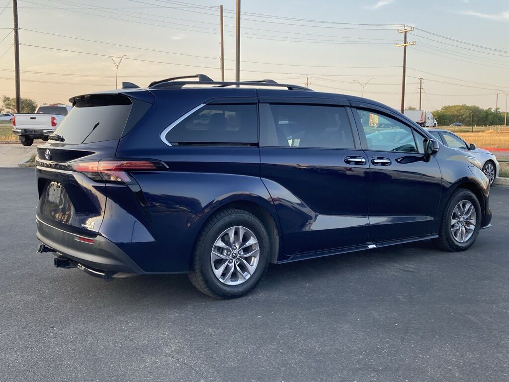 2022 Toyota Sienna XLE San Antonio TX