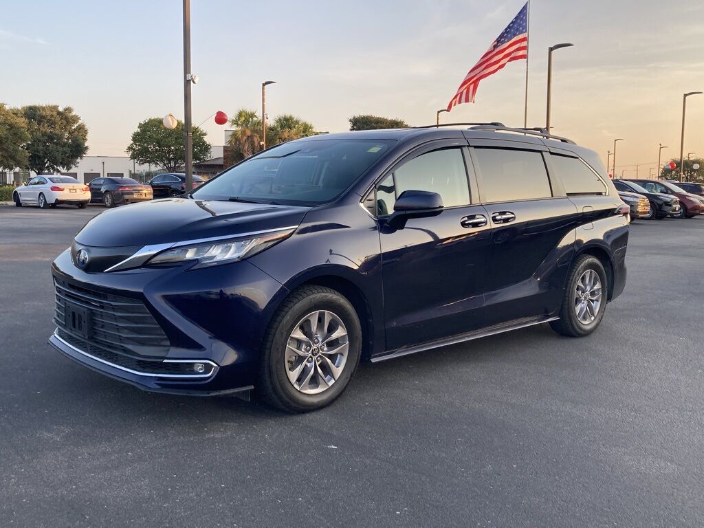 2022 Toyota Sienna XLE San Antonio TX