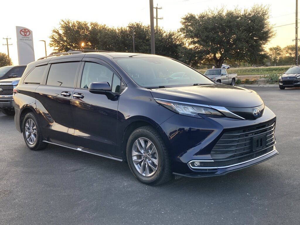 2022 Toyota Sienna XLE San Antonio TX