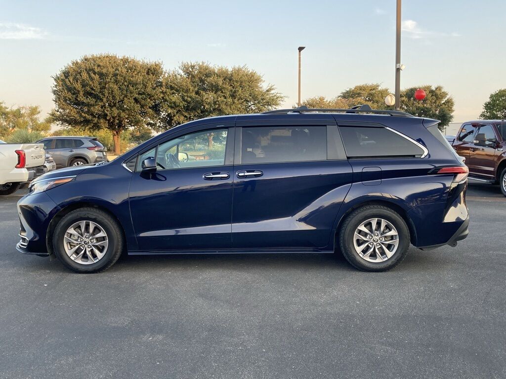 2022 Toyota Sienna XLE San Antonio TX