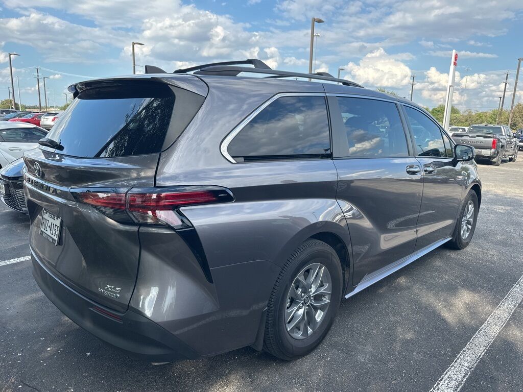 2022 Toyota Sienna XLE San Antonio TX