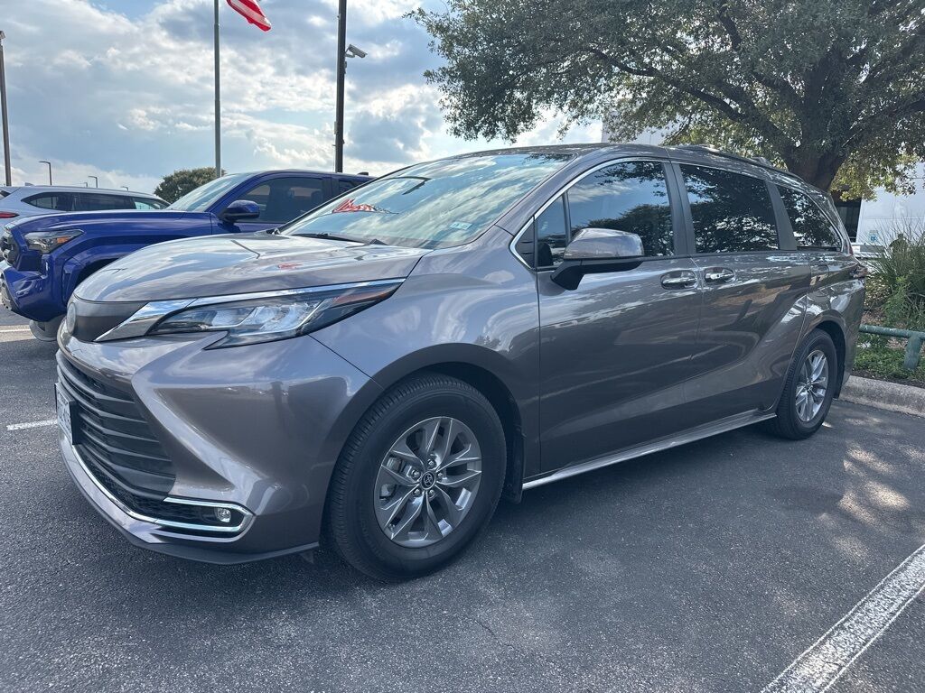 2022 Toyota Sienna XLE San Antonio TX