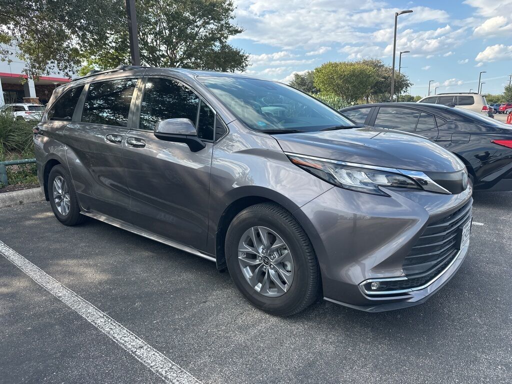 2022 Toyota Sienna XLE San Antonio TX