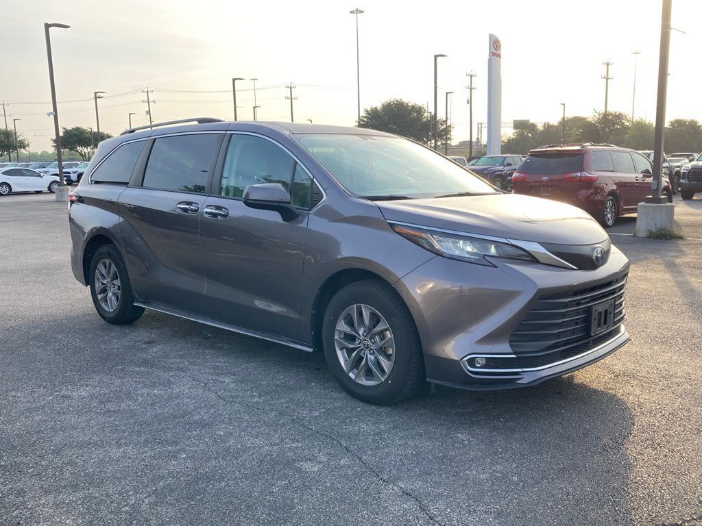 2022 Toyota Sienna XLE