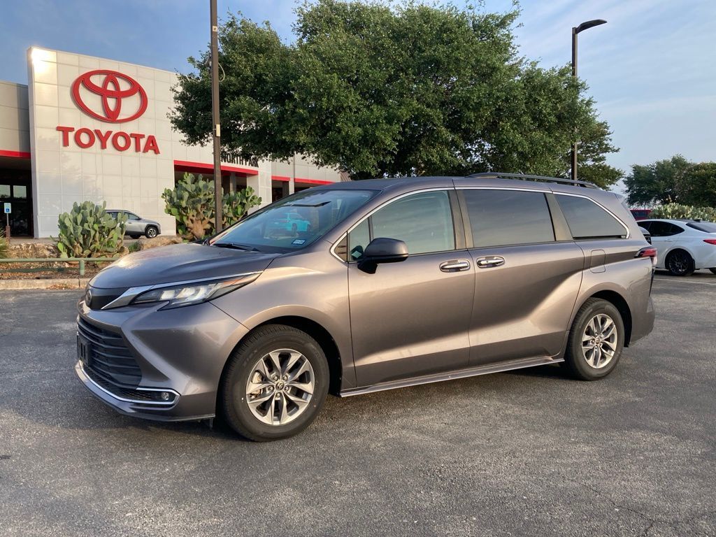 2022 Toyota Sienna XLE