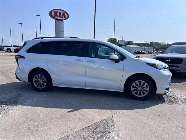 2022 Toyota Sienna XLE