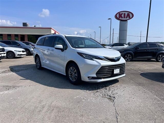 2022 Toyota Sienna XLE