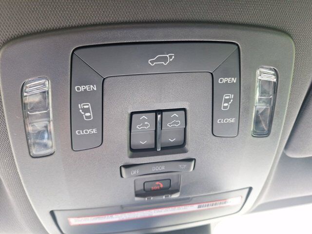 2022 Toyota Sienna XLE Woodland Edition Hurst TX