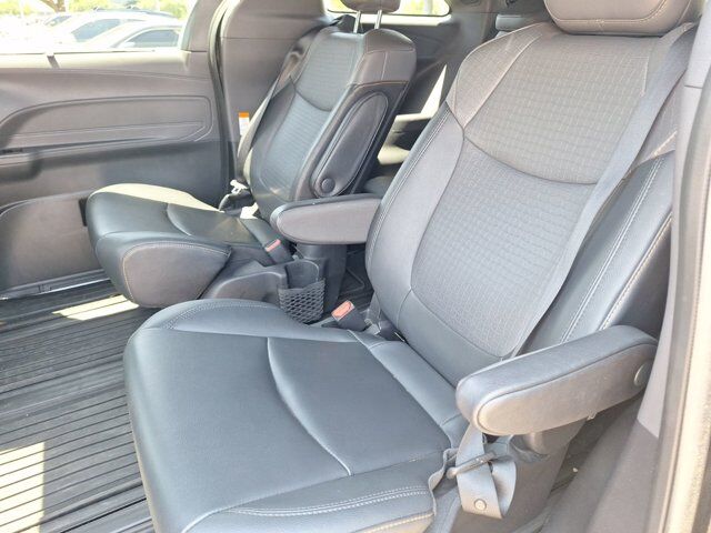 2022 Toyota Sienna XLE Woodland Edition Hurst TX