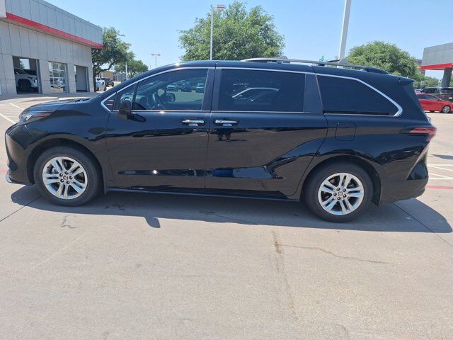 2022 Toyota Sienna XLE Woodland Edition Hurst TX