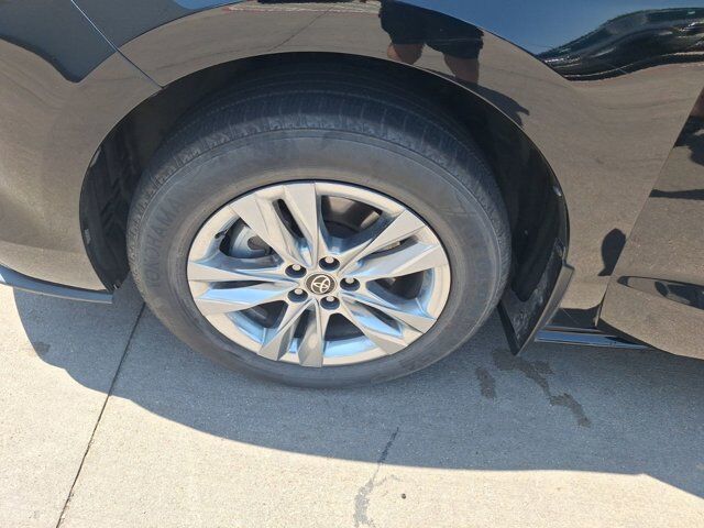 2022 Toyota Sienna XLE Woodland Edition Hurst TX