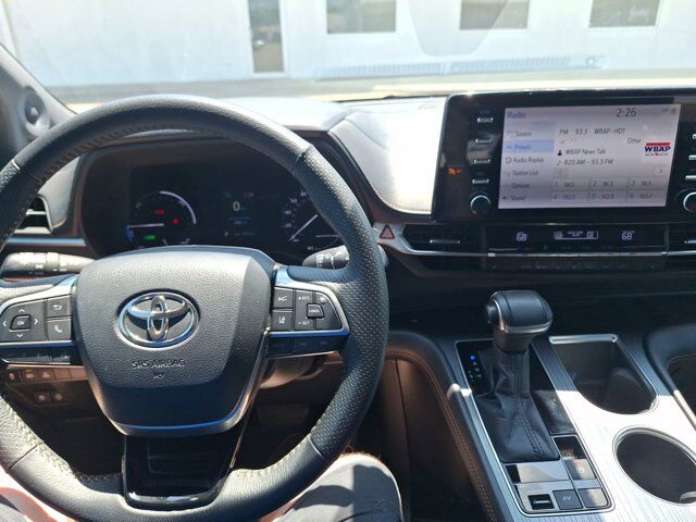 2022 Toyota Sienna XLE Woodland Edition Hurst TX