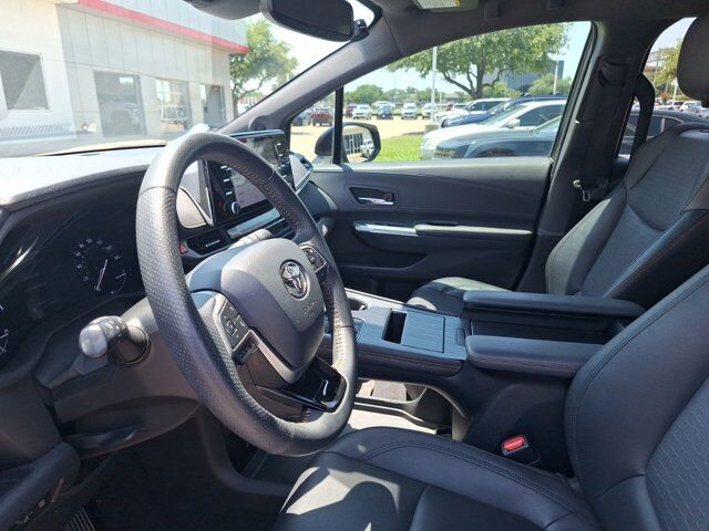 2022 Toyota Sienna XLE Woodland Edition Hurst TX