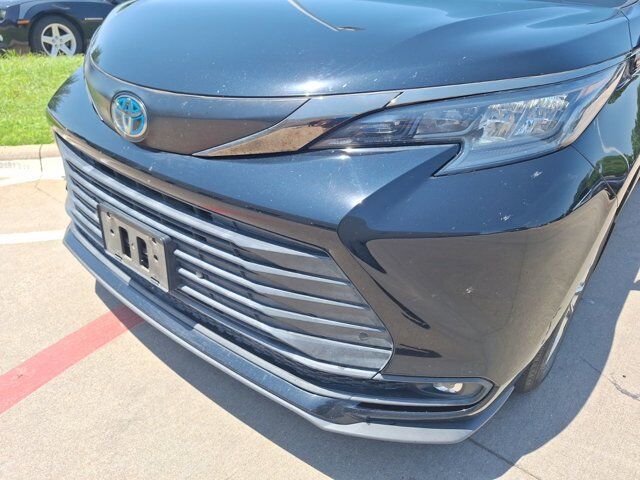 2022 Toyota Sienna XLE Woodland Edition Hurst TX