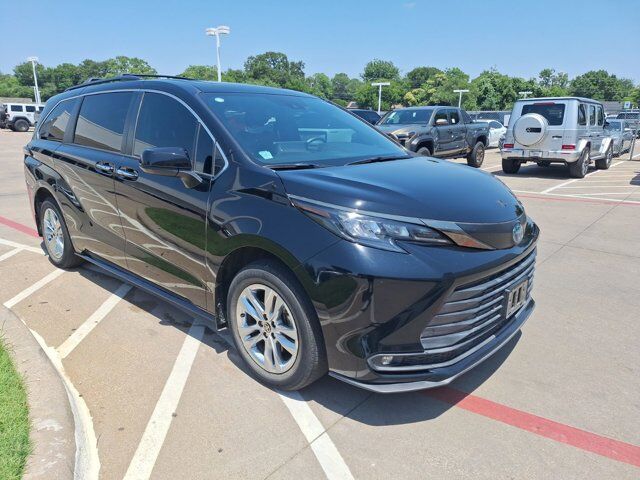 2022 Toyota Sienna XLE Woodland Edition Hurst TX