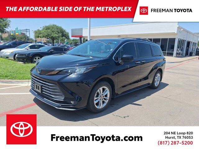 2022 Toyota Sienna XLE Woodland Edition Hurst TX