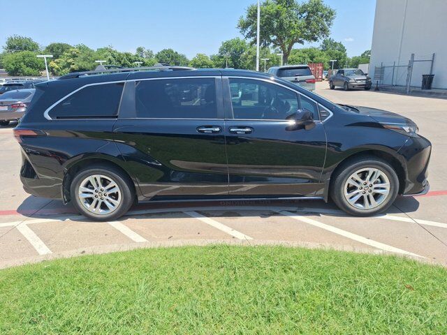 2022 Toyota Sienna XLE Woodland Edition Hurst TX