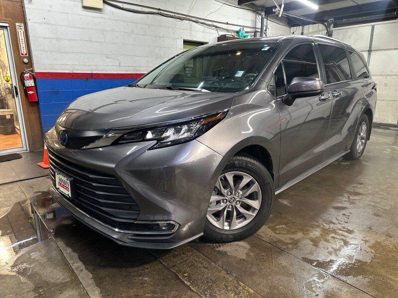 2022 Toyota Sienna XLE