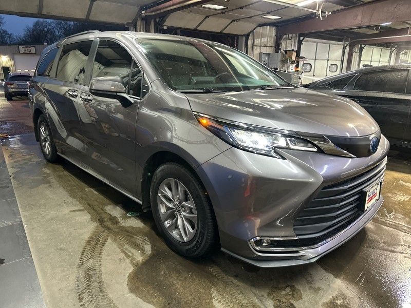 2022 Toyota Sienna XLE Worcester MA