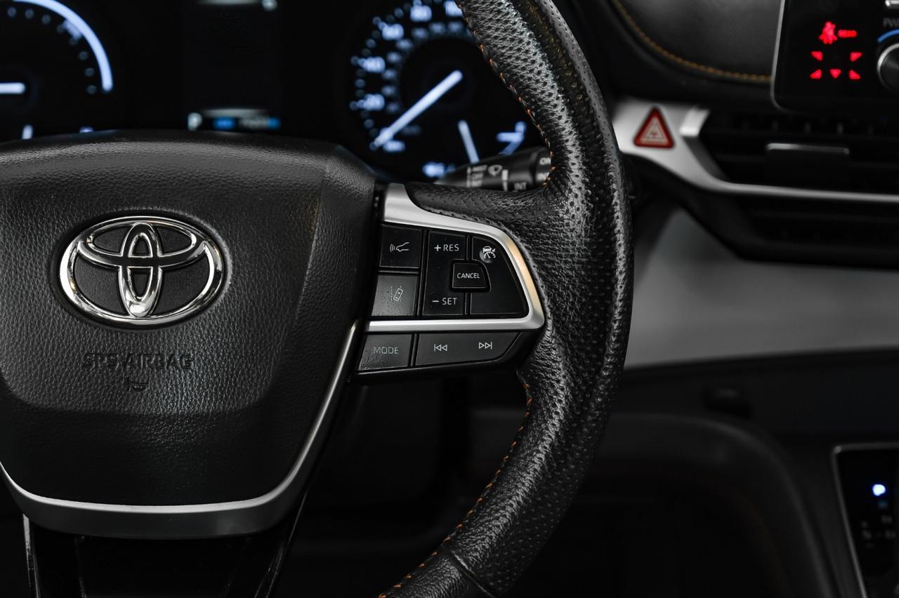 2022 Toyota Sienna XSE TOYOTA SAFETY SENSE BLIND SPOT LANE DEPARTURE PRE COLLISION Carrollton TX