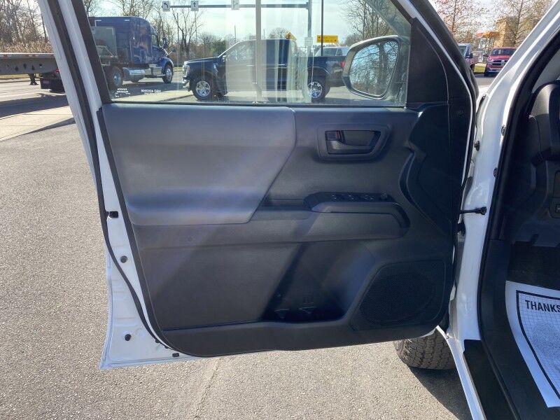 2022 Toyota Tacoma 4WD SR Bristol  PA
