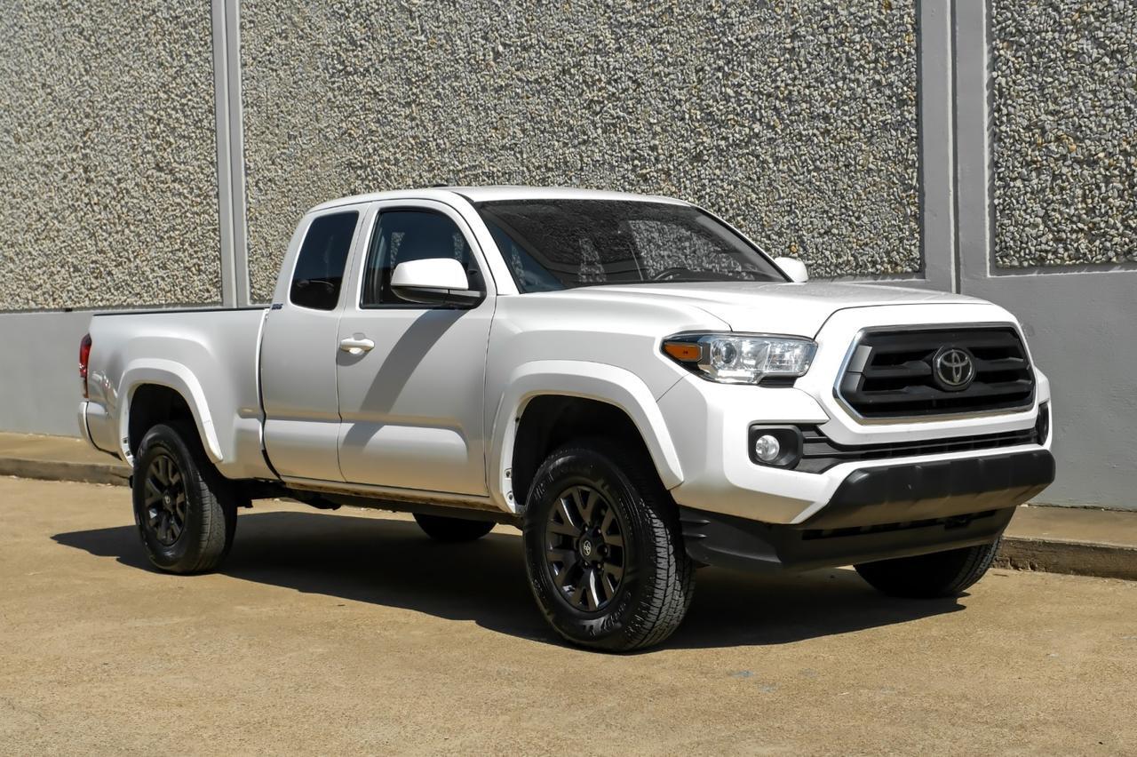 2022 Toyota Tacoma 4x4 SR5 photo 2