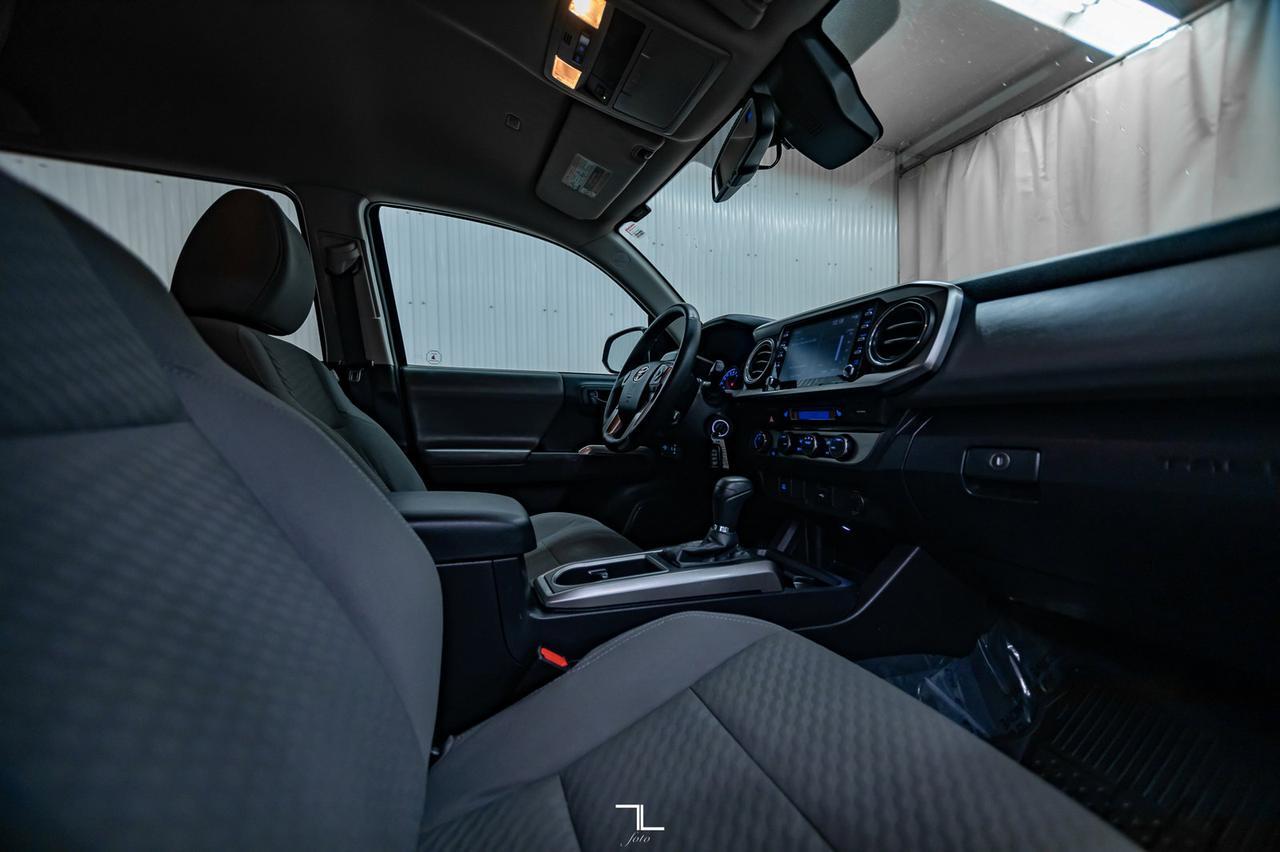 2022 Toyota Tacoma 4x4 Double Cab SR5 BCam Red Deer AB