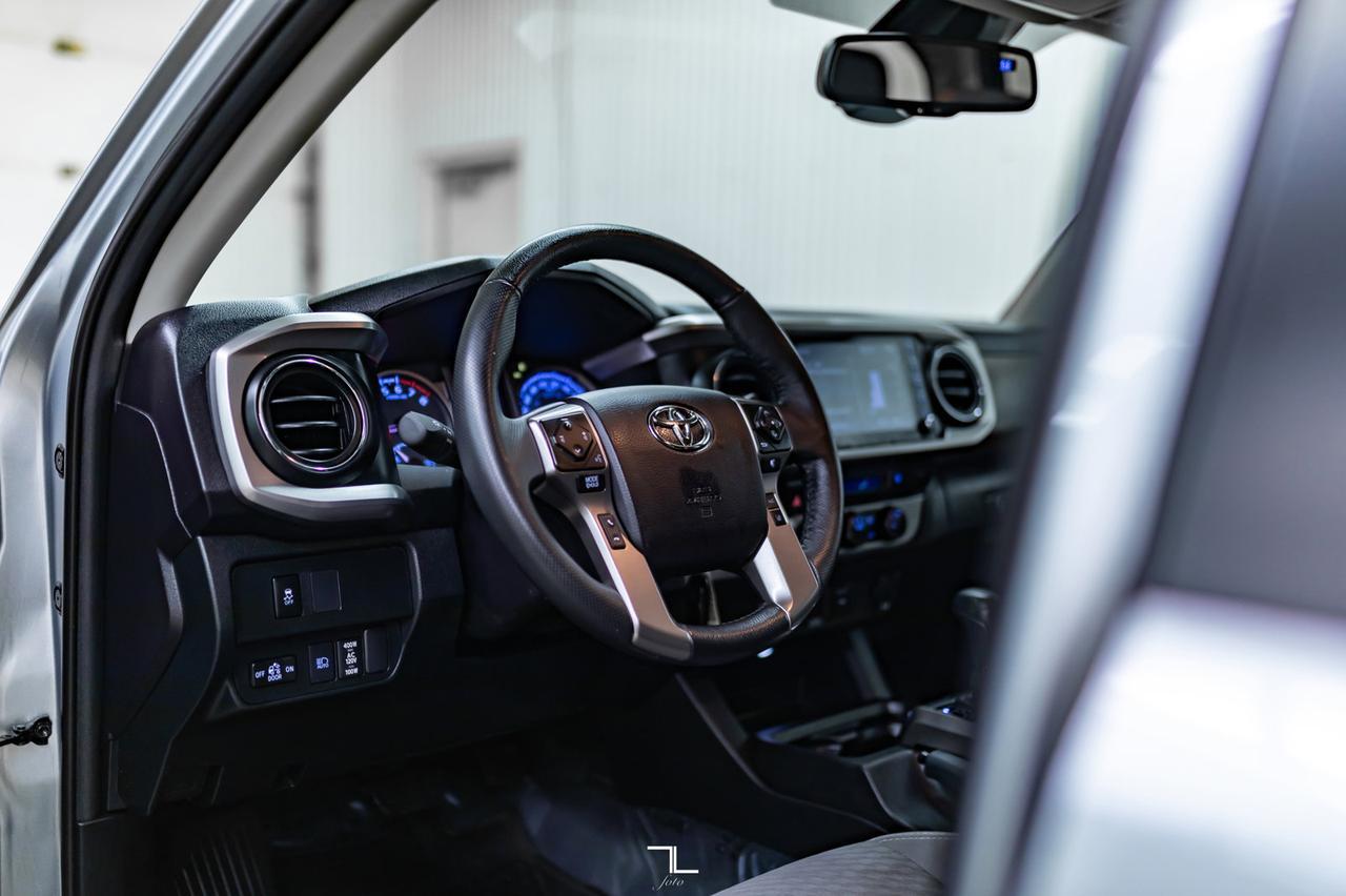 2022 Toyota Tacoma 4x4 Double Cab SR5 BCam Red Deer AB